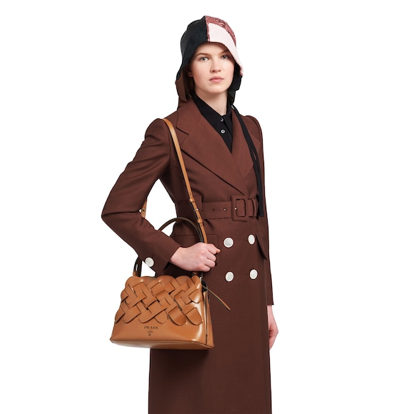 Prada 皮革手袋飾以大幅編織圖案 3