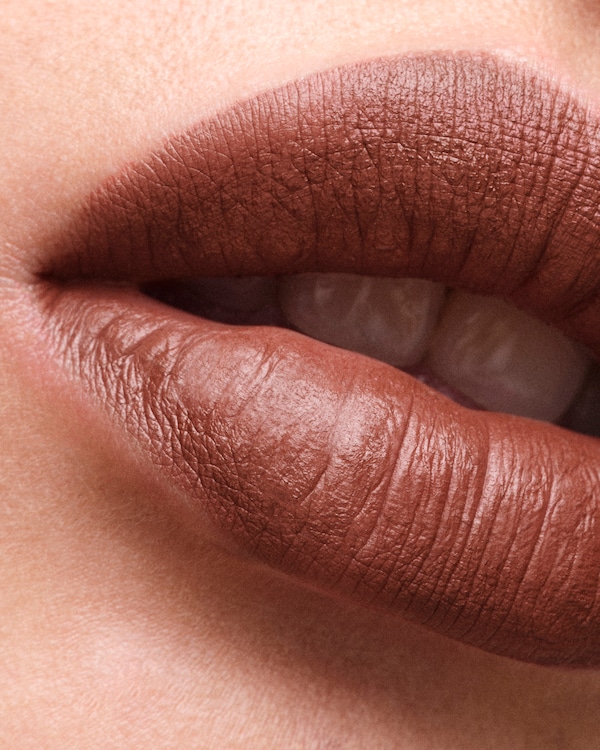 Prada Monochrome Hyper Matte lipstick - B01 - ARGILE Prada Monochrome Hyper Matte lipstick - B01 - ARGILE