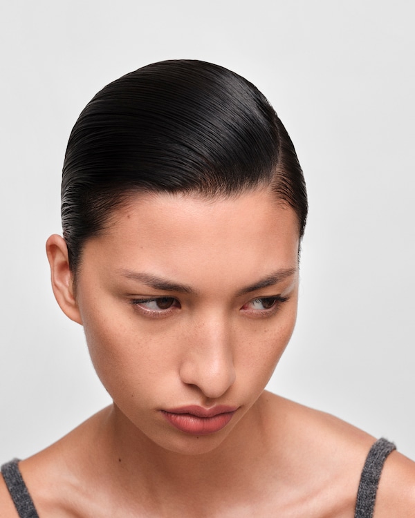 Prada Monochrome Hyper Matte lipstick - B02 - QUARTZ Prada Monochrome Hyper Matte lipstick - B02 - QUARTZ