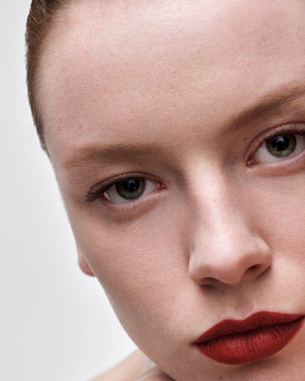 Prada Monochrome Hyper Matte lipstick - B06 - DRAGON Prada Monochrome Hyper Matte lipstick - B06 - DRAGON