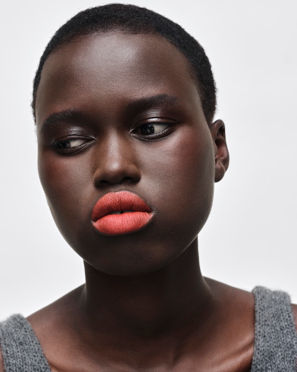 Prada Monochrome Hyper Matte lipstick - B06 - DRAGON Prada Monochrome Hyper Matte lipstick - B06 - DRAGON