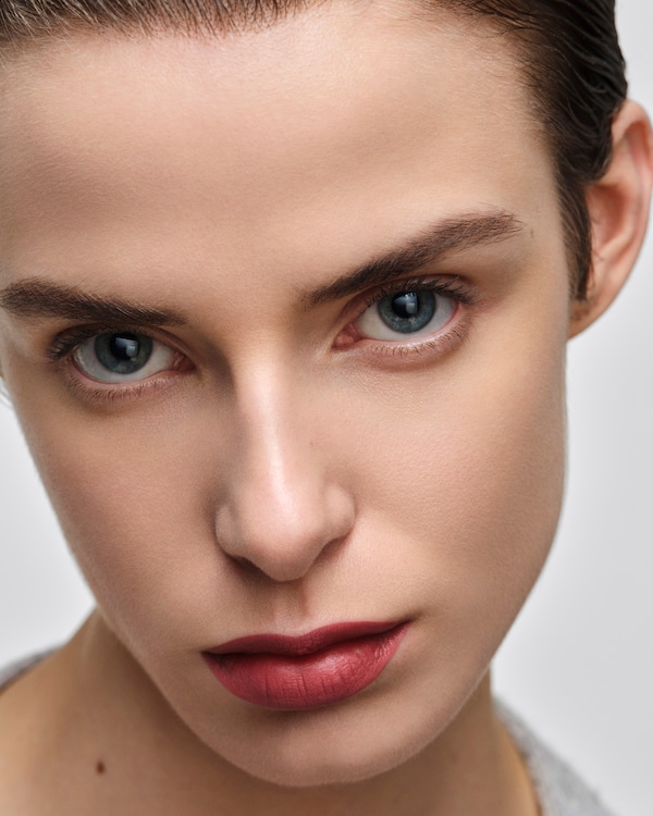 Rouge à lèvres Prada Monochrome Hyper Matte - B15 - UNIFORM Rouge à lèvres Prada Monochrome Hyper Matte - B15 - UNIFORM