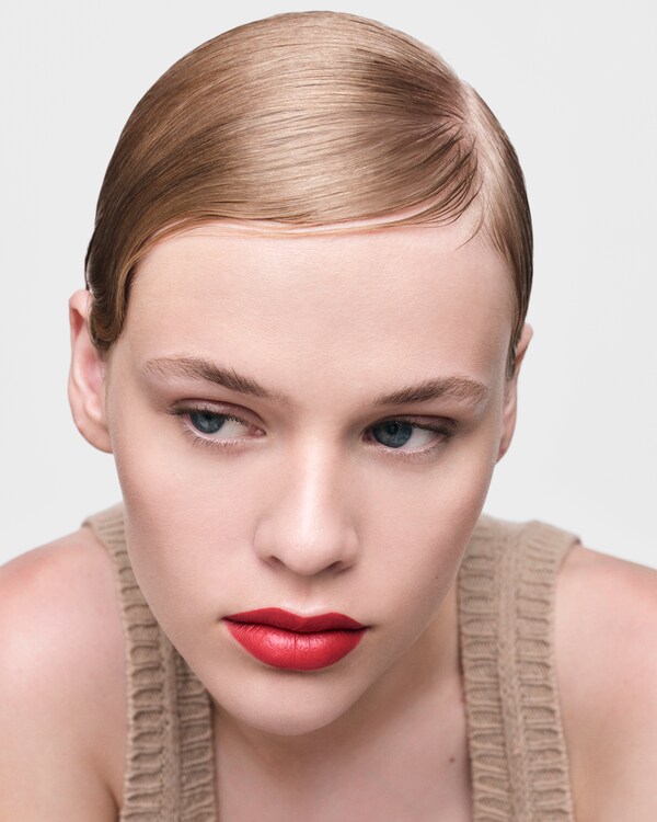 Prada Monochrome Hyper Matte lipstick - R28 - FUOCO Prada Monochrome Hyper Matte lipstick - R28 - FUOCO