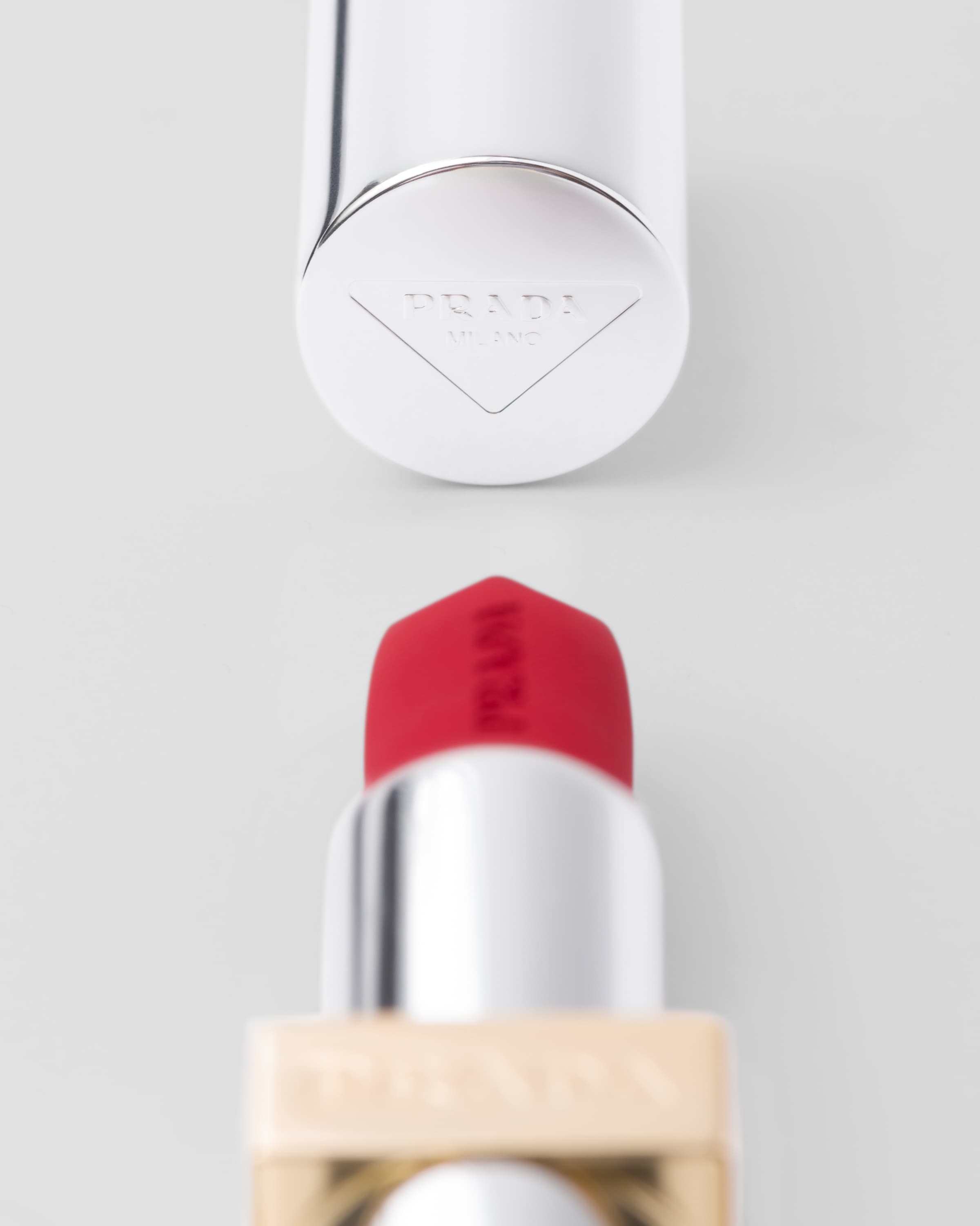 【数量限定】 R28 - Fuoco Prada Monochrome Hyper Matte Lipstick - R28 口紅