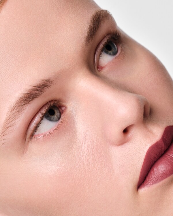 Prada Monochrome Hyper Matte Lippenstift Refill - P56 - NOTTE Prada Monochrome Hyper Matte Lippenstift Refill - P56 - NOTTE