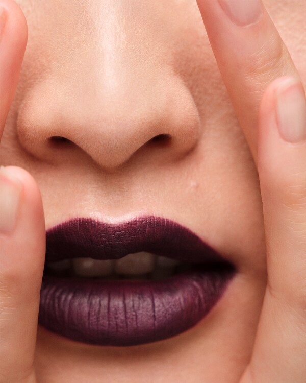 Prada Monochrome Hyper Matte lipstick - P57 - ULTRAVIOLET Prada Monochrome Hyper Matte lipstick - P57 - ULTRAVIOLET