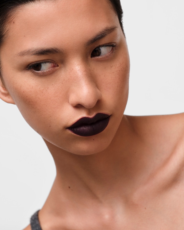 Prada Monochrome Hyper Matte lipstick - P57 - ULTRAVIOLET Prada Monochrome Hyper Matte lipstick - P57 - ULTRAVIOLET