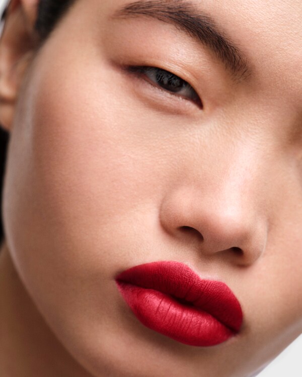 Prada Monochrome Hyper Matte lipstick - O76 - AMBER Prada Monochrome Hyper Matte lipstick - O76 - AMBER