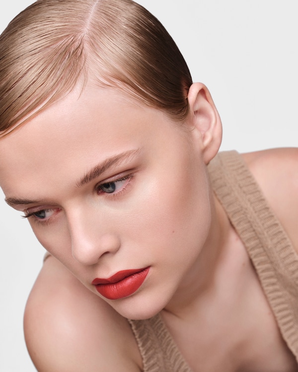 Prada Monochrome Hyper Matte lipstick - O76 - AMBER Prada Monochrome Hyper Matte lipstick - O76 - AMBER