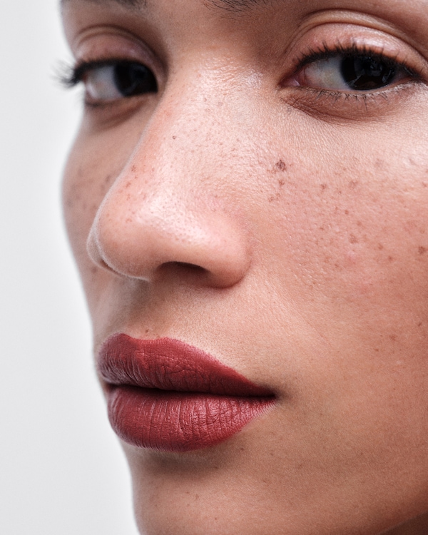 Prada Monochrome Hyper Matte lipstick - O03 - BRICK MAHOGANY - O03 - BRICK MAHOGANY Prada Monochrome Hyper Matte lipstick - O03 - BRICK MAHOGANY - O03 - BRICK MAHOGANY