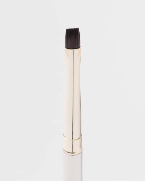 09 Lip filling brush 09 Lip filling brush