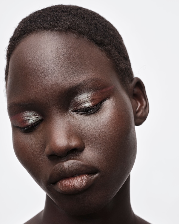 Prada Dimensions Holo Nude Eye Palette Refill - 09 - PRIMULA Prada Dimensions Holo Nude Eye Palette Refill - 09 - PRIMULA