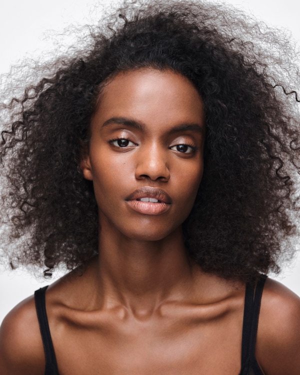 Prada Reveal Skin optimizing foundation - DC70 - DARK COOL Prada Reveal Skin optimizing foundation - DC70 - DARK COOL