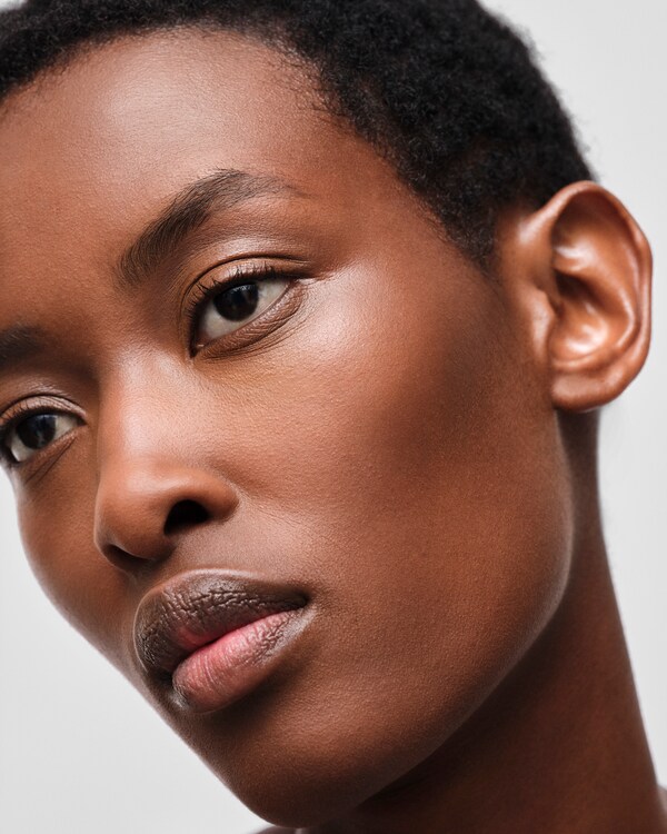 Prada Reveal Skin optimizing foundation - DW75 - DARK WARM Prada Reveal Skin optimizing foundation - DW75 - DARK WARM