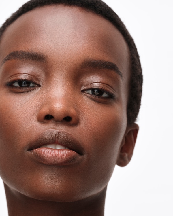 Prada Reveal Skin optimizing foundation - DW80 - DARK WARM Prada Reveal Skin optimizing foundation - DW80 - DARK WARM