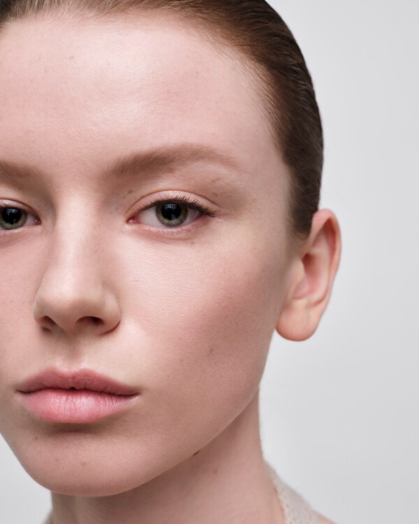 普拉达原光新肌粉底液替换装 - LC10 - 冷调自然偏白色 普拉达原光新肌粉底液替换装 - LC10 - 冷调自然偏白色