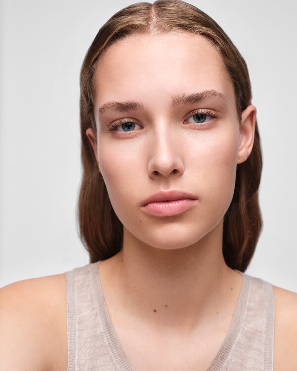 Prada Reveal Skin optimizing foundation - LC15 - LIGHT COOL Prada Reveal Skin optimizing foundation - LC15 - LIGHT COOL