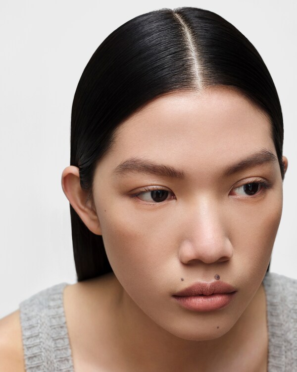 Prada Reveal Skin optimizing foundation - LW5 - LIGHT WARM Prada Reveal Skin optimizing foundation - LW5 - LIGHT WARM