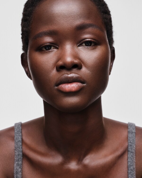 Prada Reveal Skin optimizing foundation - DC80 - DARK COOL Prada Reveal Skin optimizing foundation - DC80 - DARK COOL