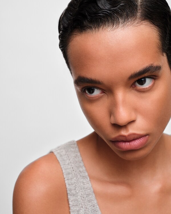 Prada Reveal Skin optimizing foundation - DN75 - DARK NEUTRAL Prada Reveal Skin optimizing foundation - DN75 - DARK NEUTRAL