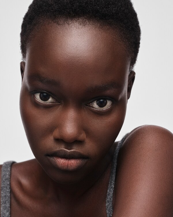 Prada Reveal Skin optimizing foundation - DN90 - DARK NEUTRAL Prada Reveal Skin optimizing foundation - DN90 - DARK NEUTRAL