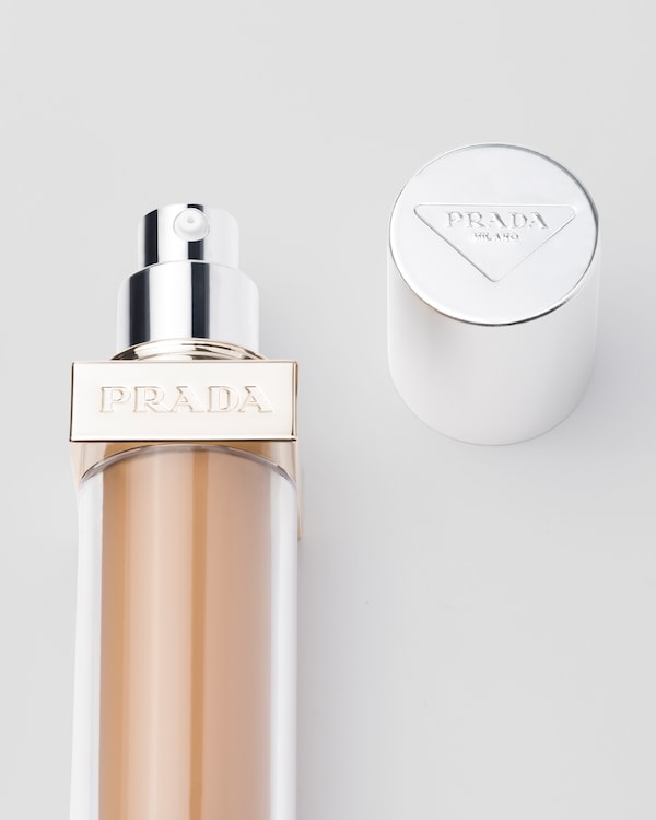 Prada Reveal Skin optimizing foundation - DW70 - DARK WARM Prada Reveal Skin optimizing foundation - DW70 - DARK WARM