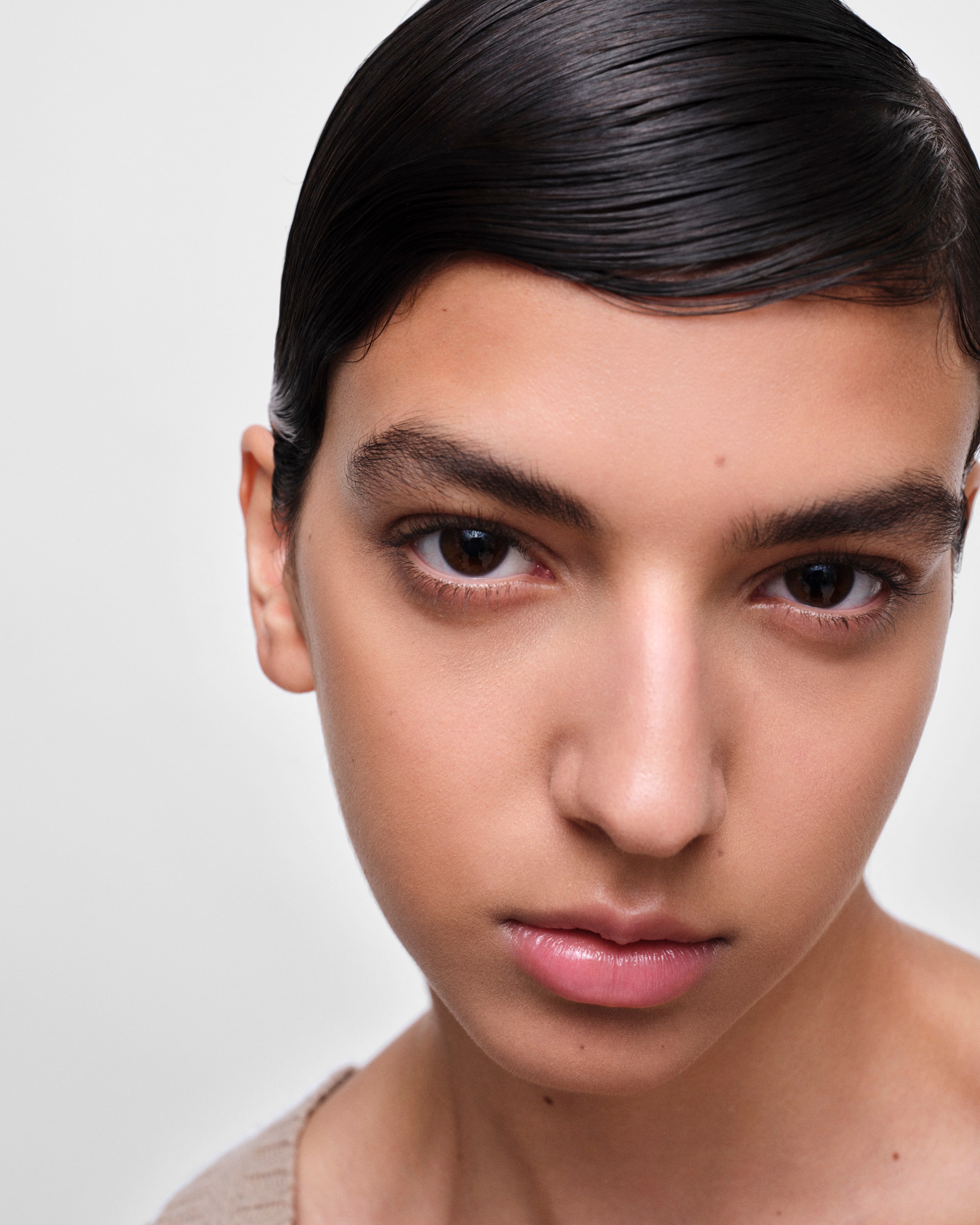 LW25 - LIGHT WARM Prada Reveal Skin optimizing foundation | PRADA 