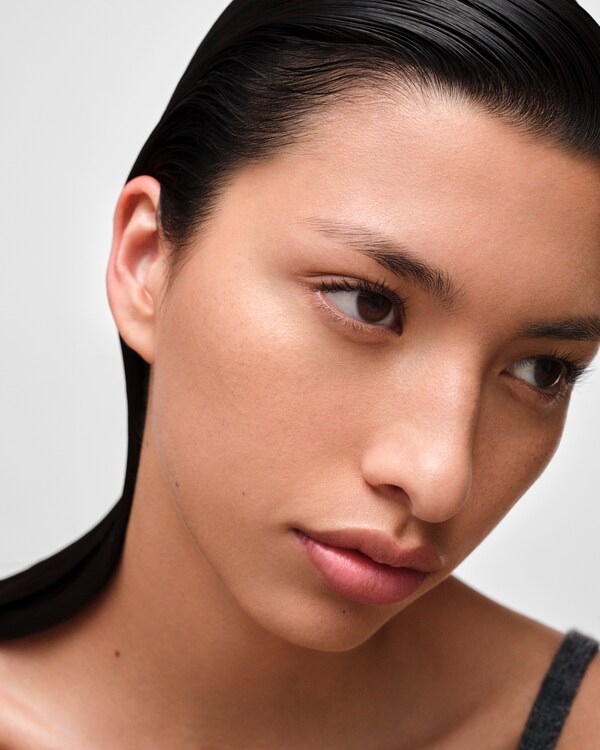 Prada Reveal Skin optimizing foundation refill - MN40 - MEDIUM NEUTRAL Prada Reveal Skin optimizing foundation refill - MN40 - MEDIUM NEUTRAL