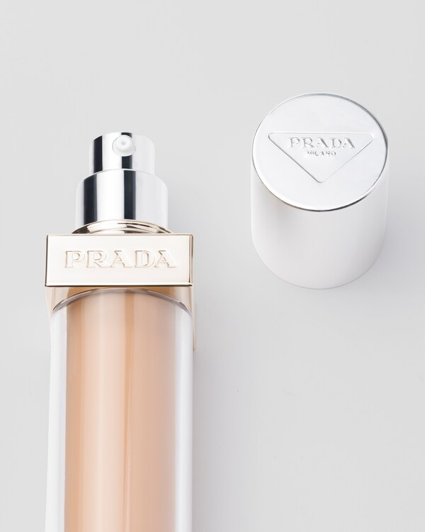 Prada Reveal Skin optimizing foundation - MW50 - MEDIUM WARM Prada Reveal Skin optimizing foundation - MW50 - MEDIUM WARM