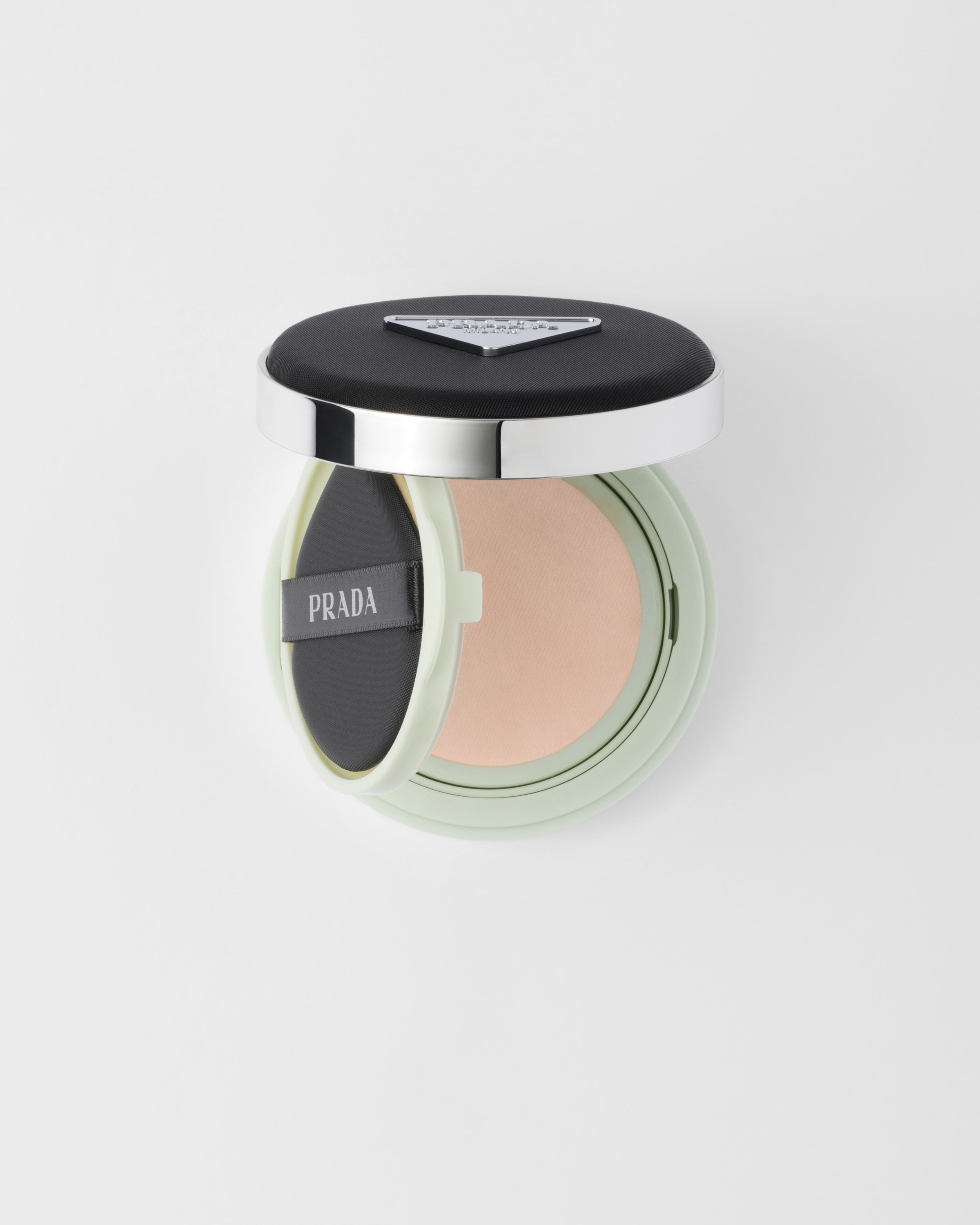 送料無料 通販 激安 Prada クールベースのとても明るい色 Lc5 Reveal Cushion Mesh ファンデーション
