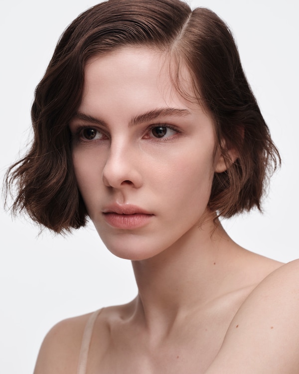 Prada Reveal Mesh Cushion Foundation - LC5 - LIGHT COOL Prada Reveal Mesh Cushion Foundation - LC5 - LIGHT COOL