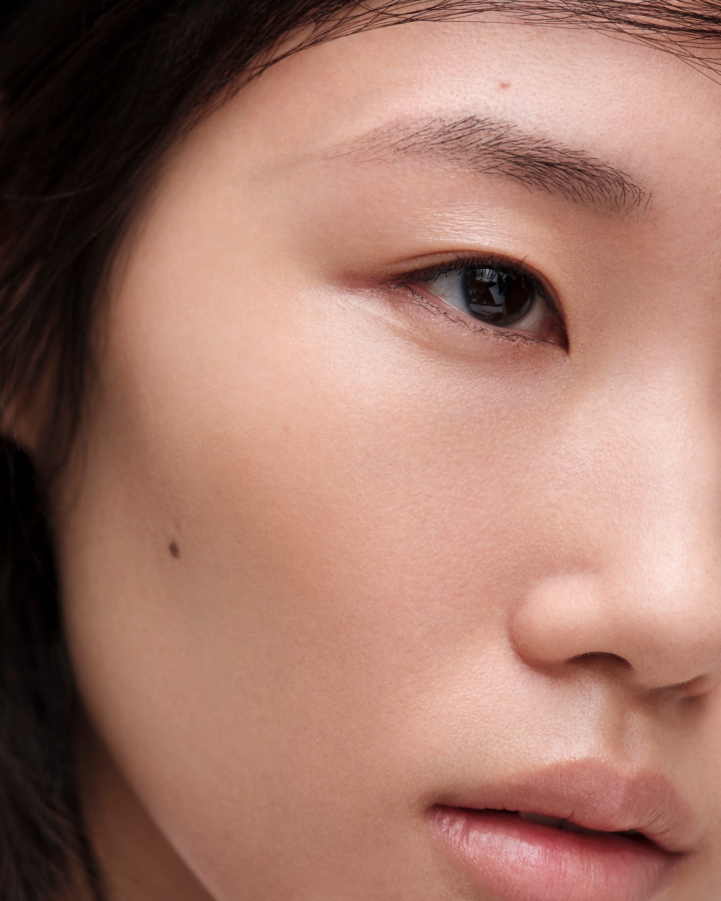 Ln5 - Light Neutral Prada Reveal Mesh Cushion Foundation - Ln5