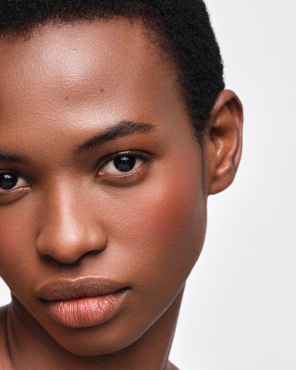 Prada Touch cream-to-powder color - B32 - CAFFE Prada Touch cream-to-powder color - B32 - CAFFE