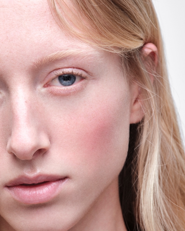 Prada Touch cream-to-powder color - R68 - CHERRY Prada Touch cream-to-powder color - R68 - CHERRY