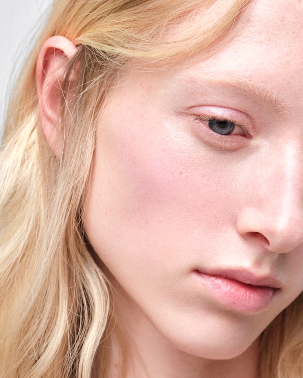 Prada Touch cream-to-powder color - P36 - WISTERIA Prada Touch cream-to-powder color - P36 - WISTERIA