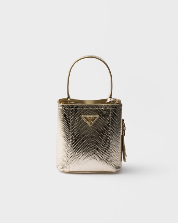 حقيبة Prada Panier صغيرة من جلد البايثون - بيريت حقيبة Prada Panier صغيرة من جلد البايثون - بيريت