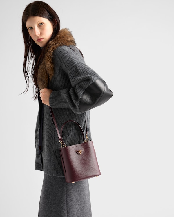 حقيبة Prada Panier صغيرة من جلد سافيانو - خمري اللون حقيبة Prada Panier صغيرة من جلد سافيانو - خمري اللون