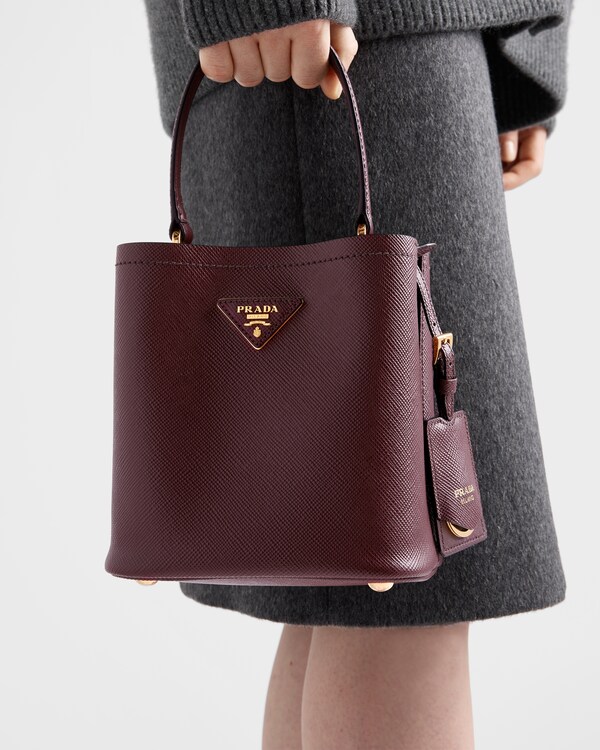 حقيبة Prada Panier صغيرة من جلد سافيانو - خمري اللون حقيبة Prada Panier صغيرة من جلد سافيانو - خمري اللون