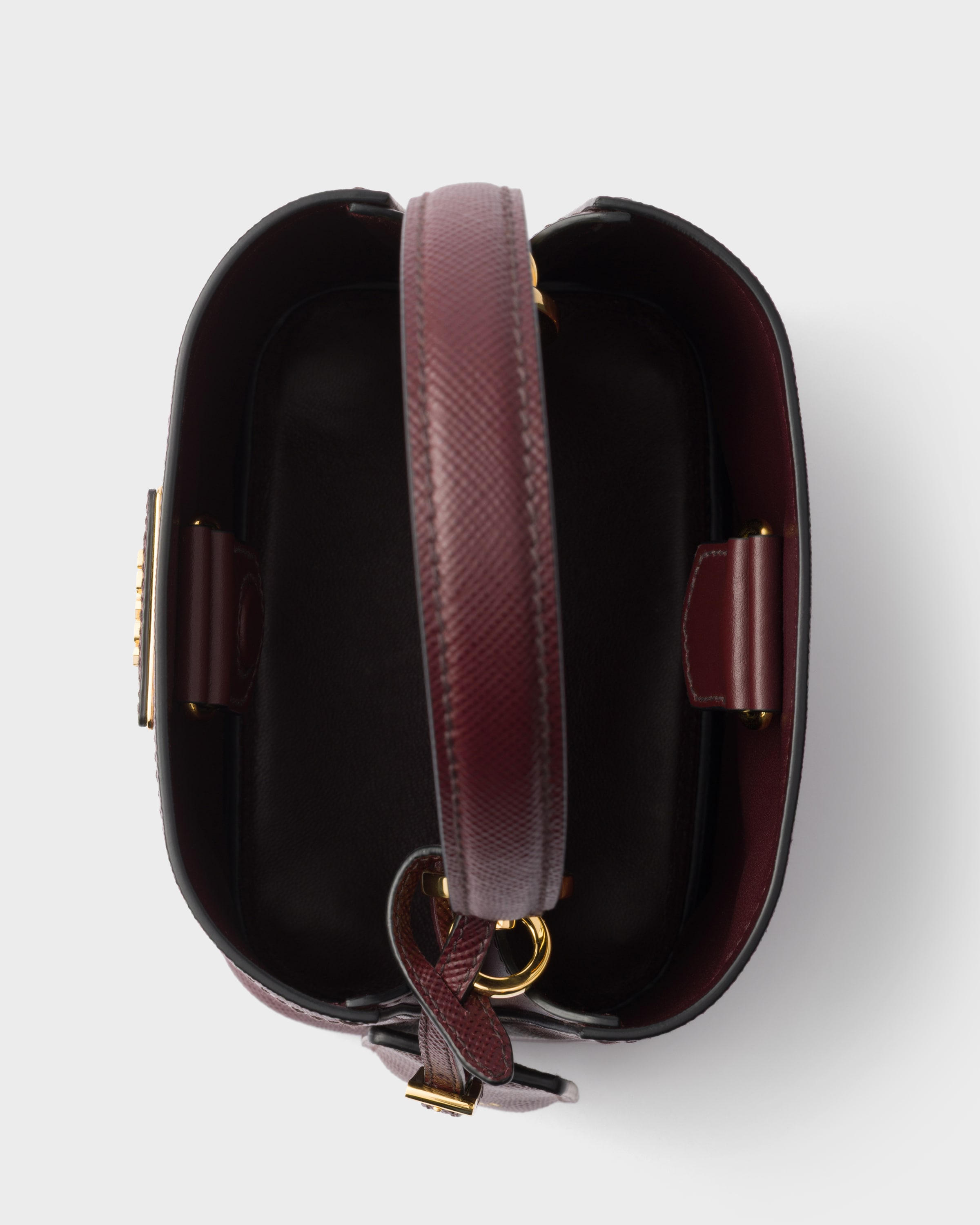 حقيبة Prada Panier صغيرة من جلد سافيانو