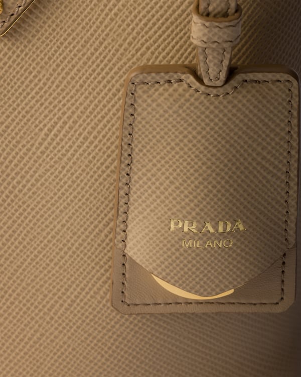 프라다 파니에 사피아노 가죽 미니백 프라다 파니에 사피아노 가죽 미니백