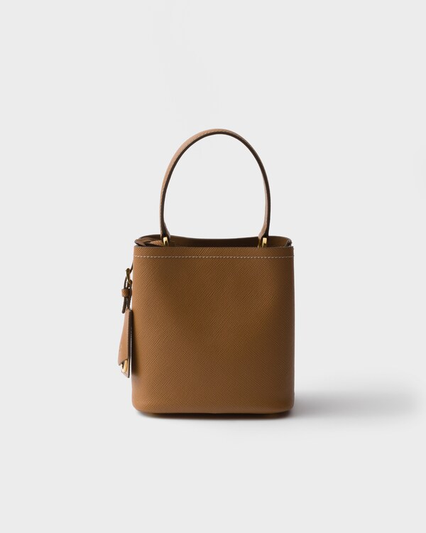 حقيبة Prada Panier صغيرة من جلد سافيانو - كراميل حقيبة Prada Panier صغيرة من جلد سافيانو - كراميل