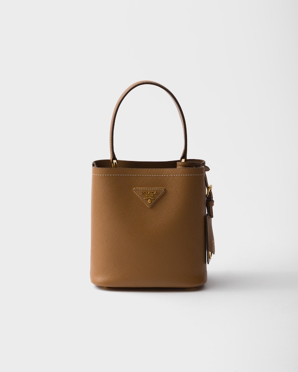حقيبة Prada Panier صغيرة من جلد سافيانو - كراميل حقيبة Prada Panier صغيرة من جلد سافيانو - كراميل