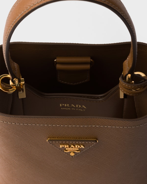 حقيبة Prada Panier صغيرة من جلد سافيانو - كراميل حقيبة Prada Panier صغيرة من جلد سافيانو - كراميل