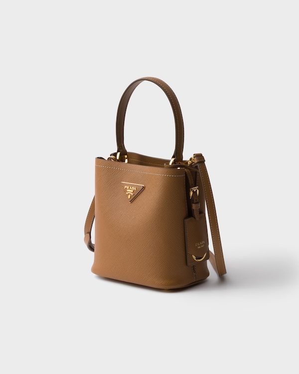 حقيبة Prada Panier صغيرة من جلد سافيانو - كراميل حقيبة Prada Panier صغيرة من جلد سافيانو - كراميل