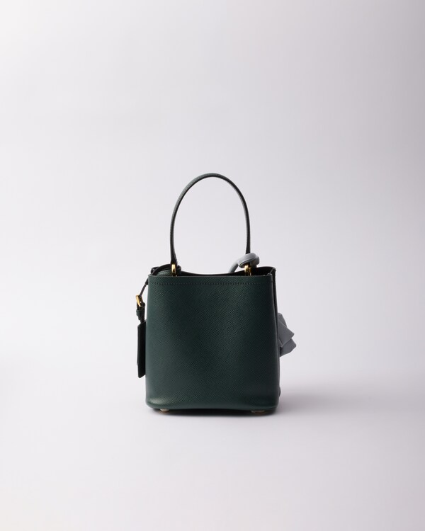 حقيبة Prada Panier صغيرة من جلد سافيانو - زمردي/لؤلؤي حقيبة Prada Panier صغيرة من جلد سافيانو - زمردي/لؤلؤي