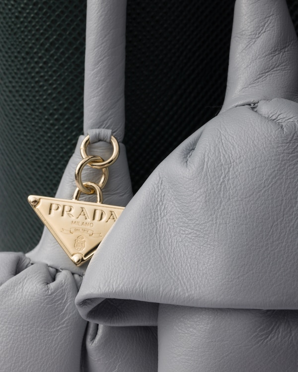 حقيبة Prada Panier صغيرة من جلد سافيانو - زمردي/لؤلؤي حقيبة Prada Panier صغيرة من جلد سافيانو - زمردي/لؤلؤي