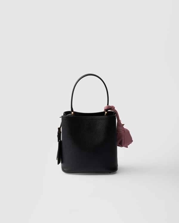حقيبة Prada Panier صغيرة من جلد سافيانو - أسود/خوخي حقيبة Prada Panier صغيرة من جلد سافيانو - أسود/خوخي