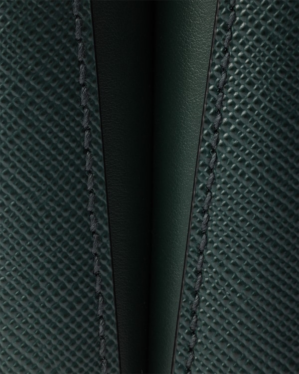 حقيبة Prada Panier صغيرة من جلد سافيانو حقيبة Prada Panier صغيرة من جلد سافيانو