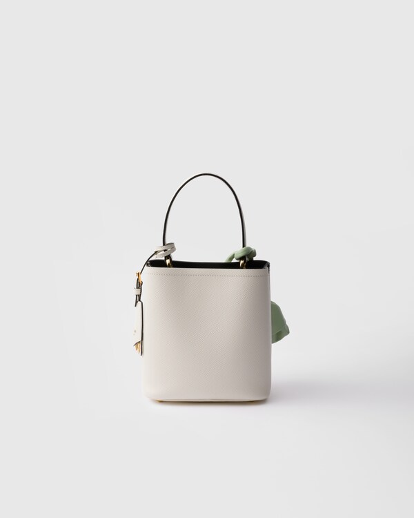 حقيبة Prada Panier صغيرة من جلد سافيانو - أبيض/أزرق مائي حقيبة Prada Panier صغيرة من جلد سافيانو - أبيض/أزرق مائي