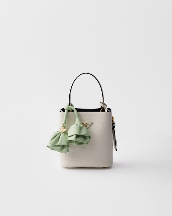 حقيبة Prada Panier صغيرة من جلد سافيانو - أبيض/أزرق مائي حقيبة Prada Panier صغيرة من جلد سافيانو - أبيض/أزرق مائي